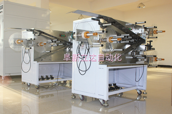 氣動控制張力卷繞機(jī)用于啟動電容器的生產(chǎn)中。